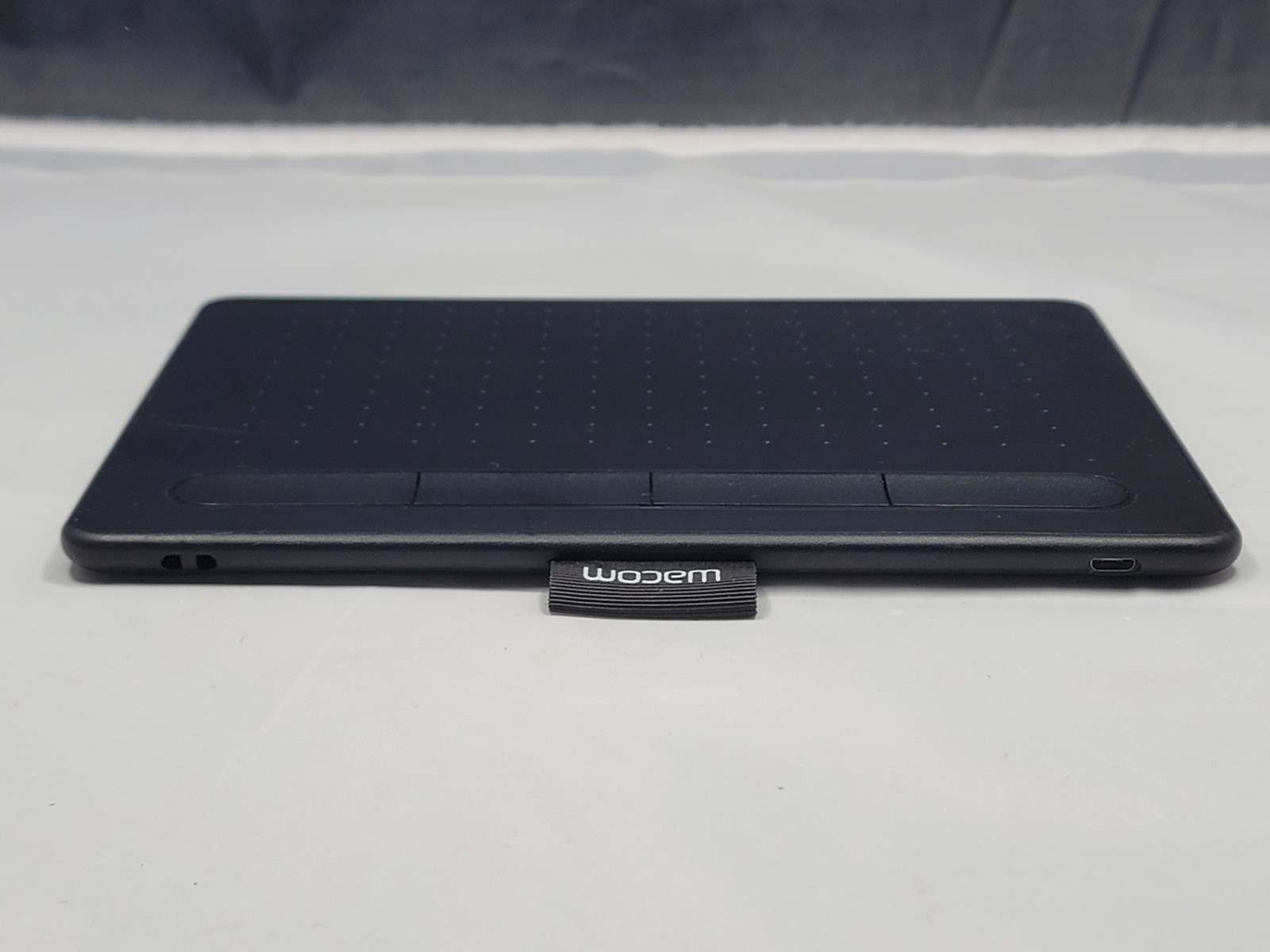 Wacom CTL4100 Graphics Tablet with Pen, Wired USB Connectivity & Cable