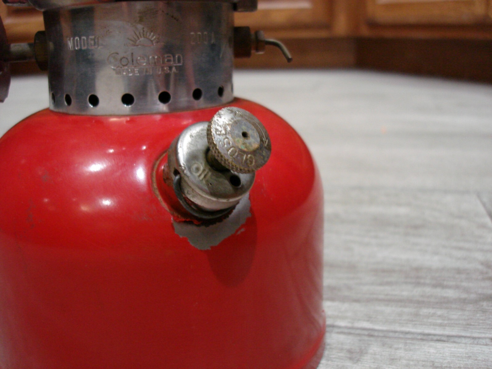 NICE 1966 11/66 RED COLEMAN 200A SINGLE MANTLE LANTERN
