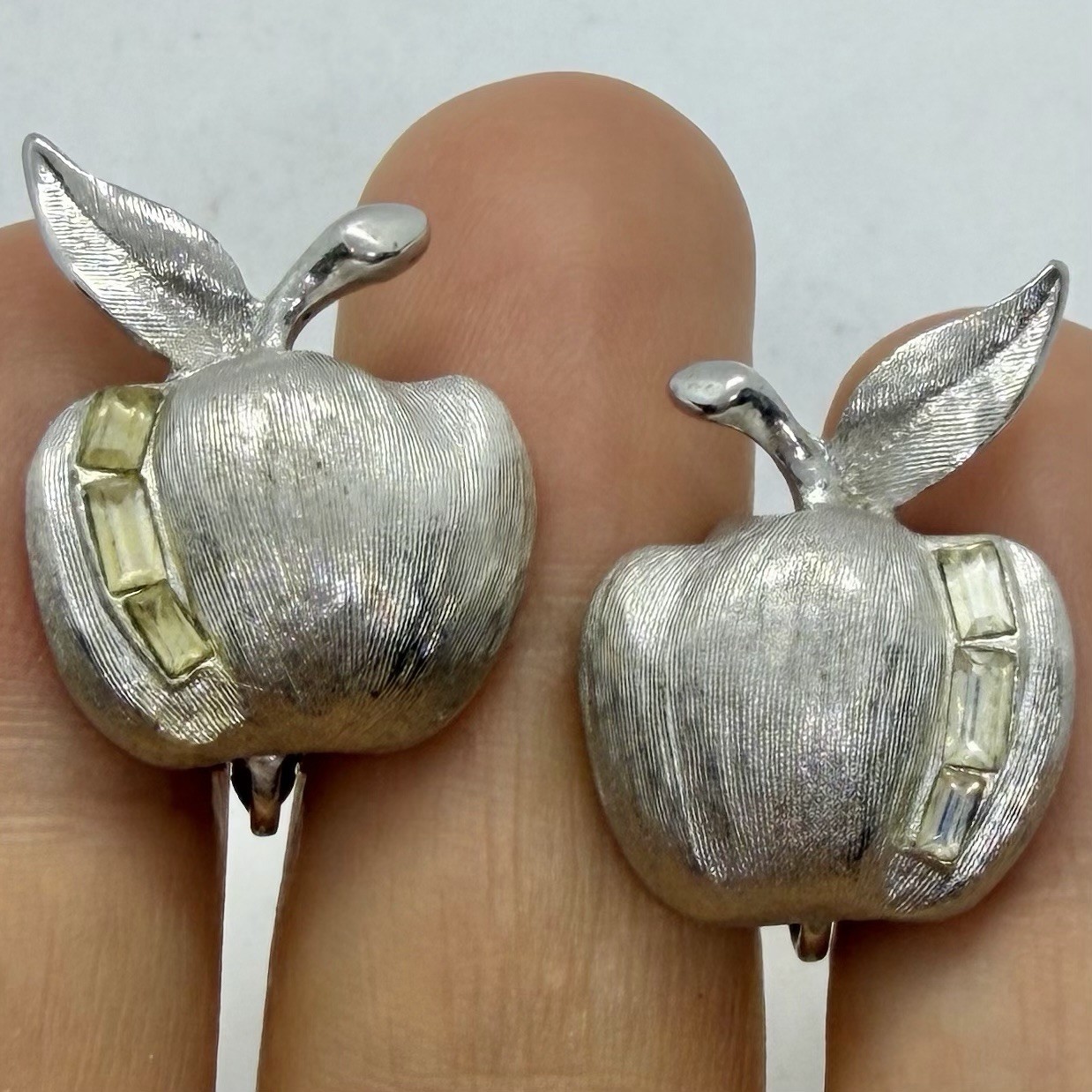 Vtg Judy Lee Brushed Silver Apple Fruit Baguette Rhinestone Earrings Huggie Clip