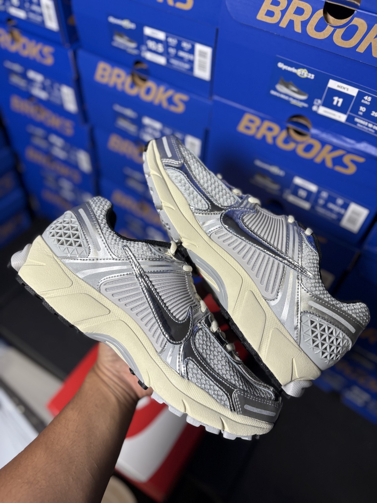 Size 10 or 10.5 - Mens Nike Zoom Vomero 5 Grey Fog Chrome Running Shoes Sneakers