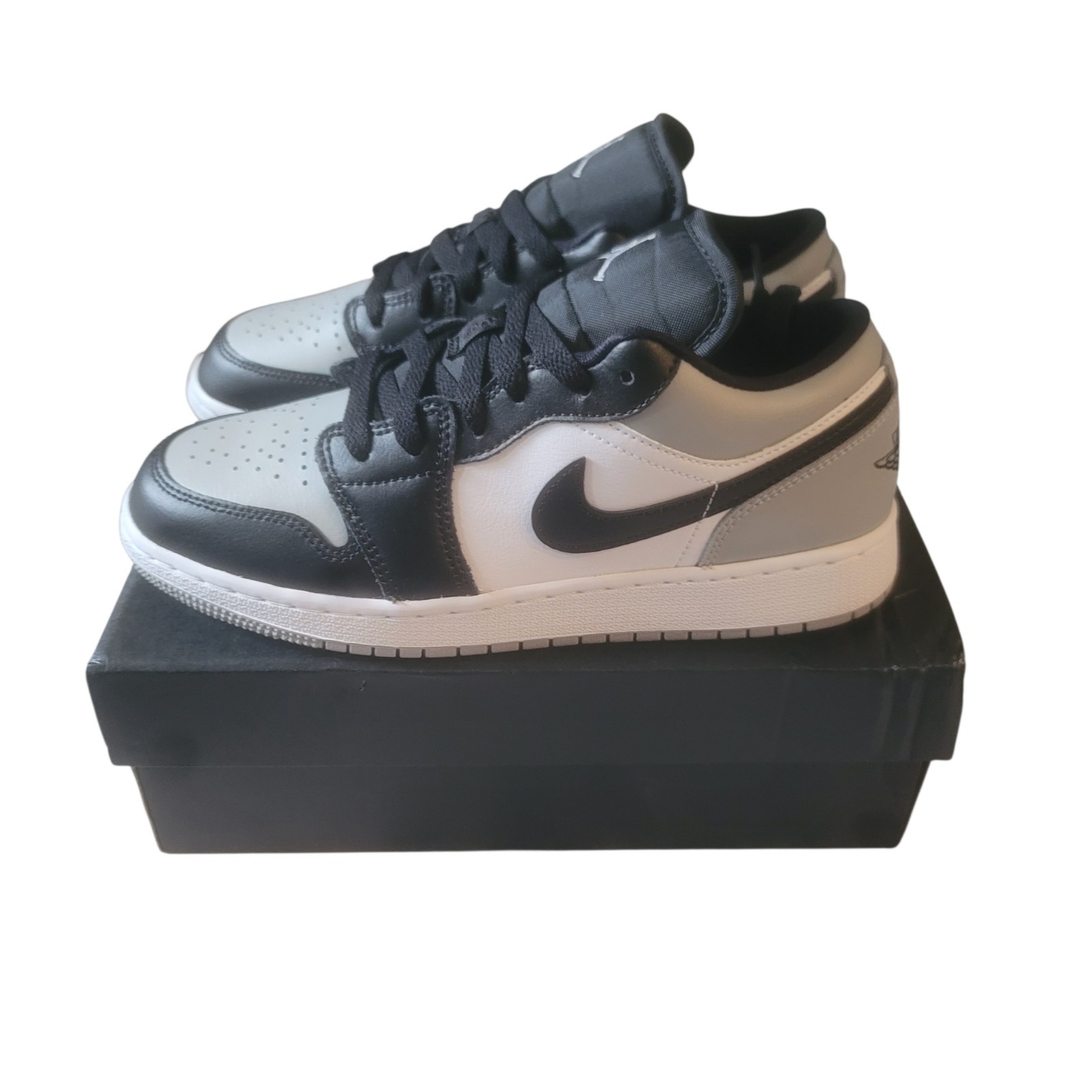 Jordan 1 Low Shadow Toe (GS) - 553560-052- Sz. 5Y/ 6.5 W -