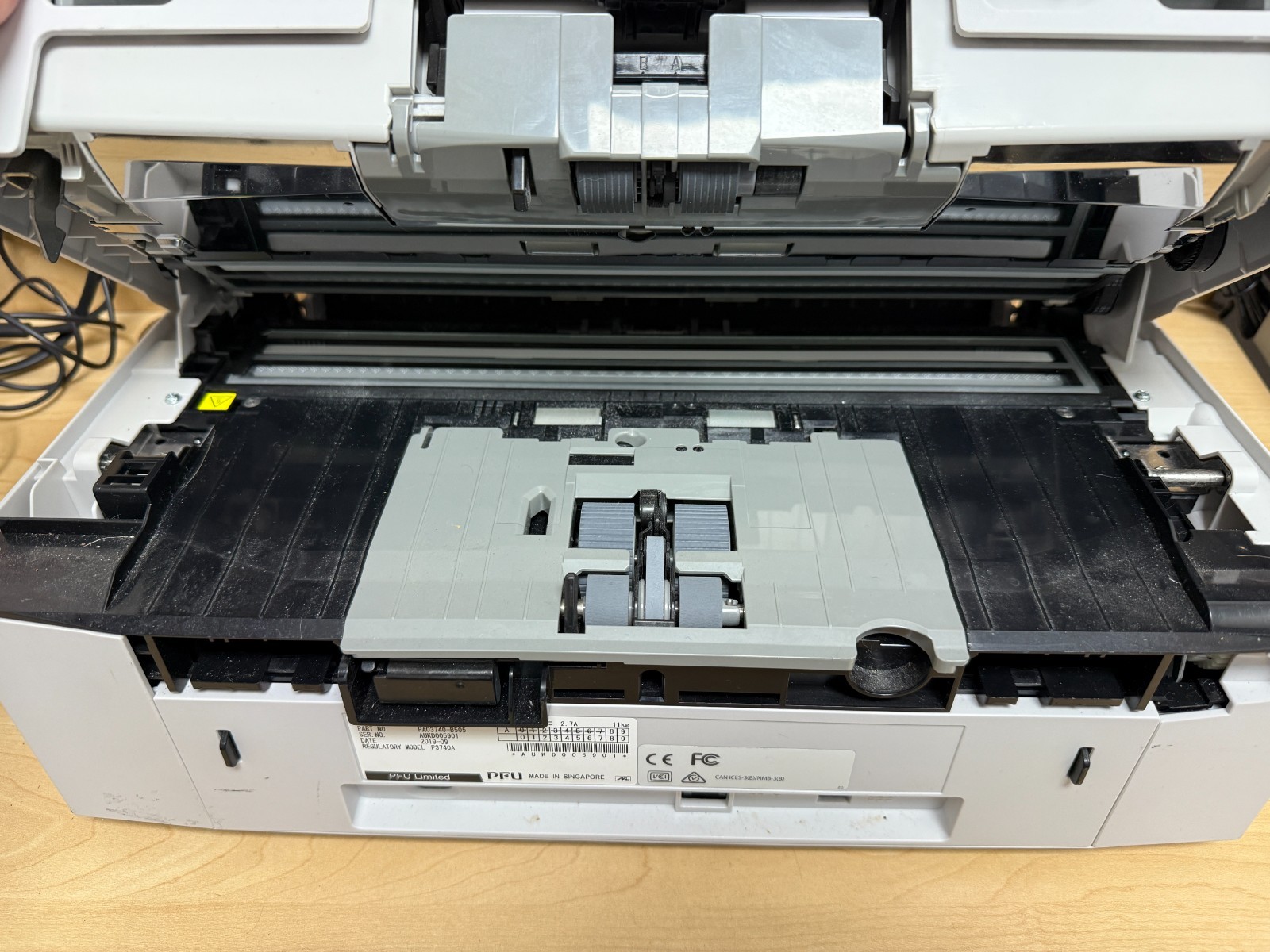 Fujitsu fi-7600 Duplex Sheetfed Document Scanner MISSING TRAY works perfect!