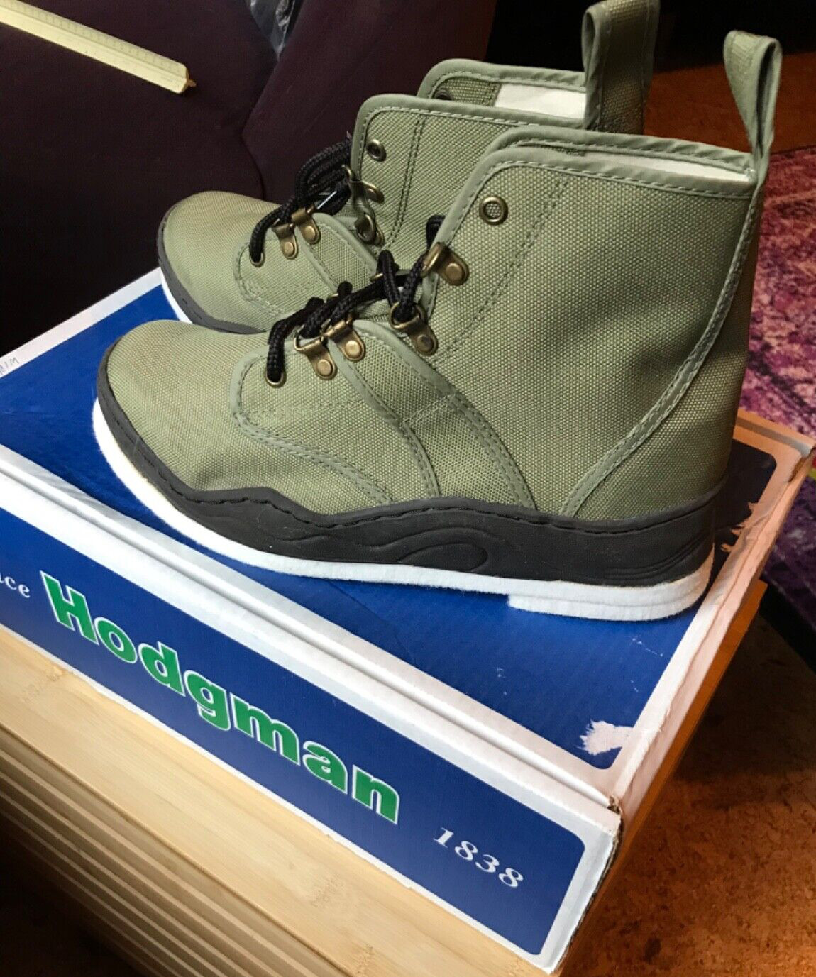 NEW in Box Hodgman BRIGHTON Wading Shoes Felt Sole Mens 8 Green, w/Gravel Guards