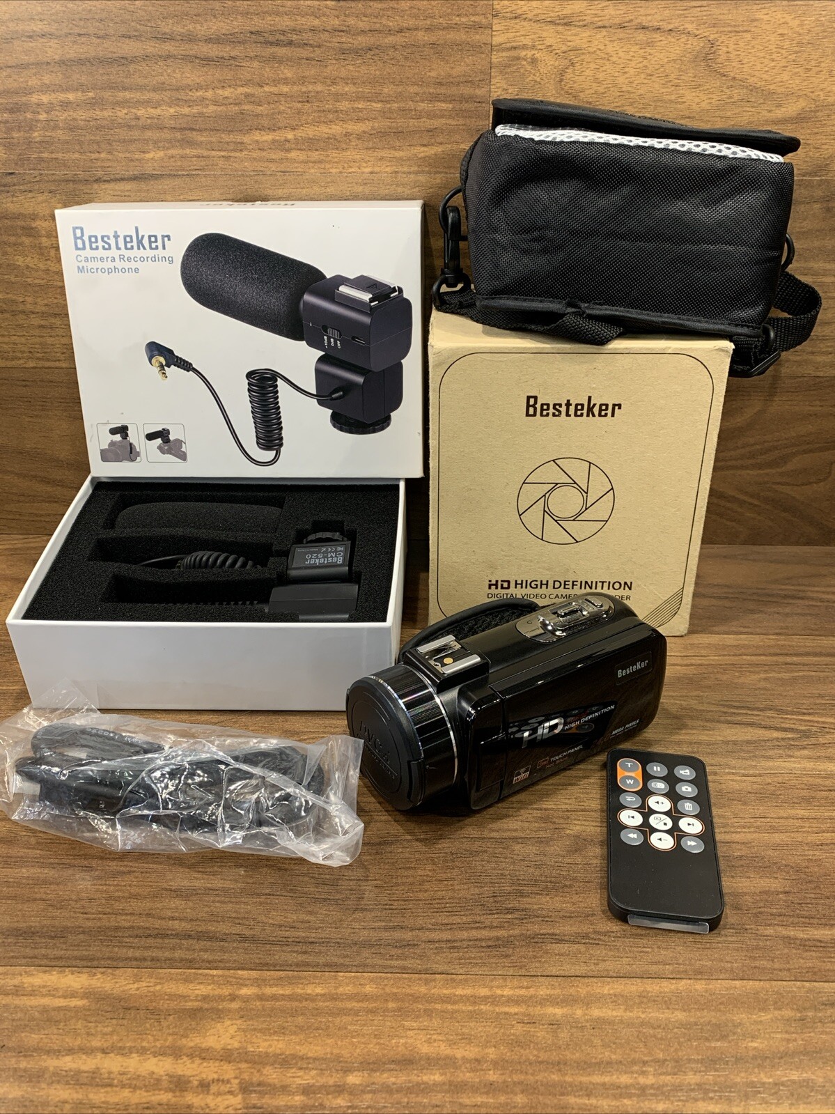 Besteker HD 1080P 24 MP 16X Digital Zoom Video Camcorder And Microphone