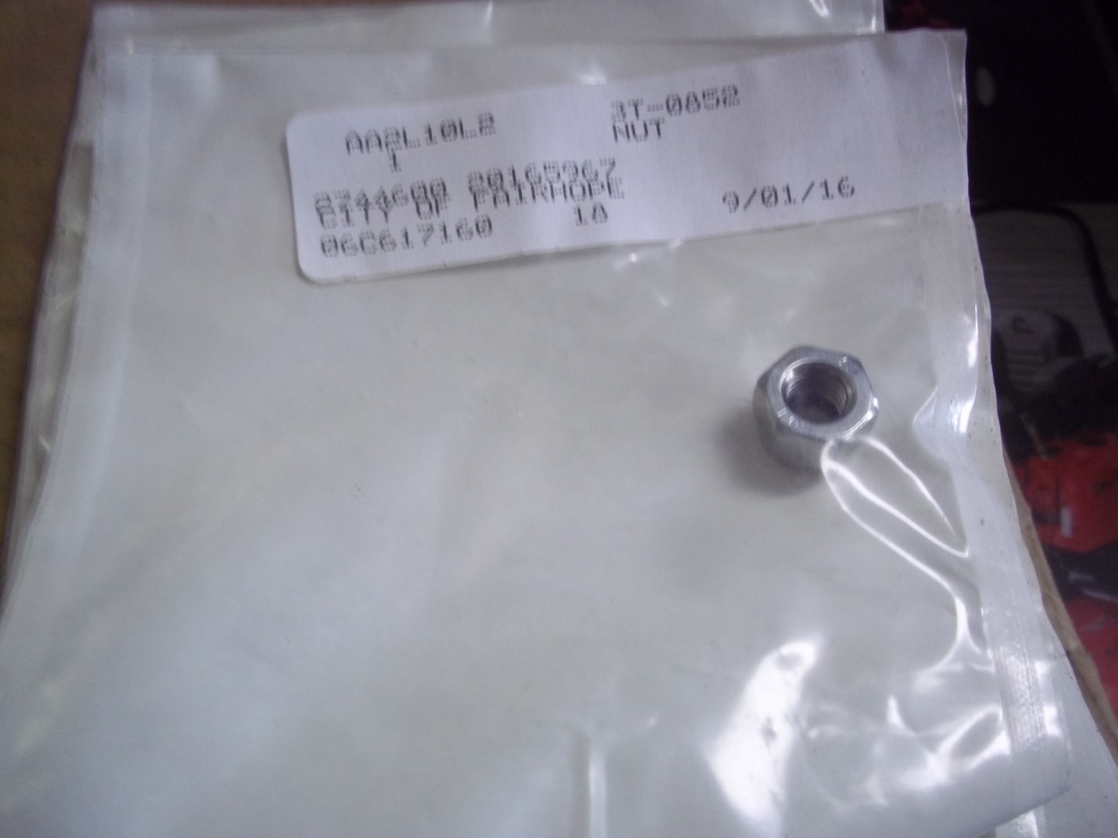 CAT   LOCK NUT     PART    NUMBER   3T-0852