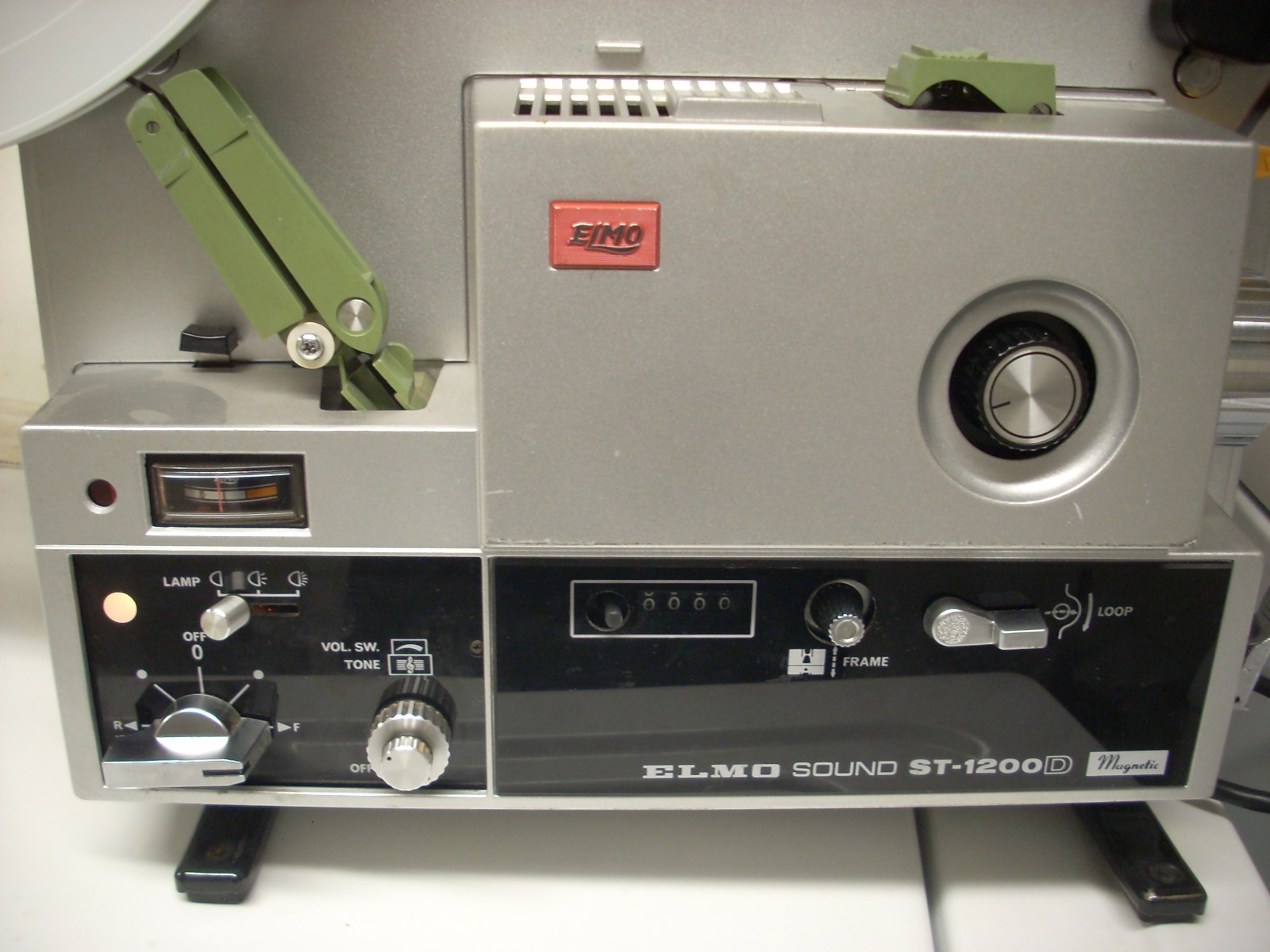 ELMO ST 1200D SUPER 8 SOUND PROJECTOR RUNS WELL W/NEW BELTS; CASE, MANUAL& CORD