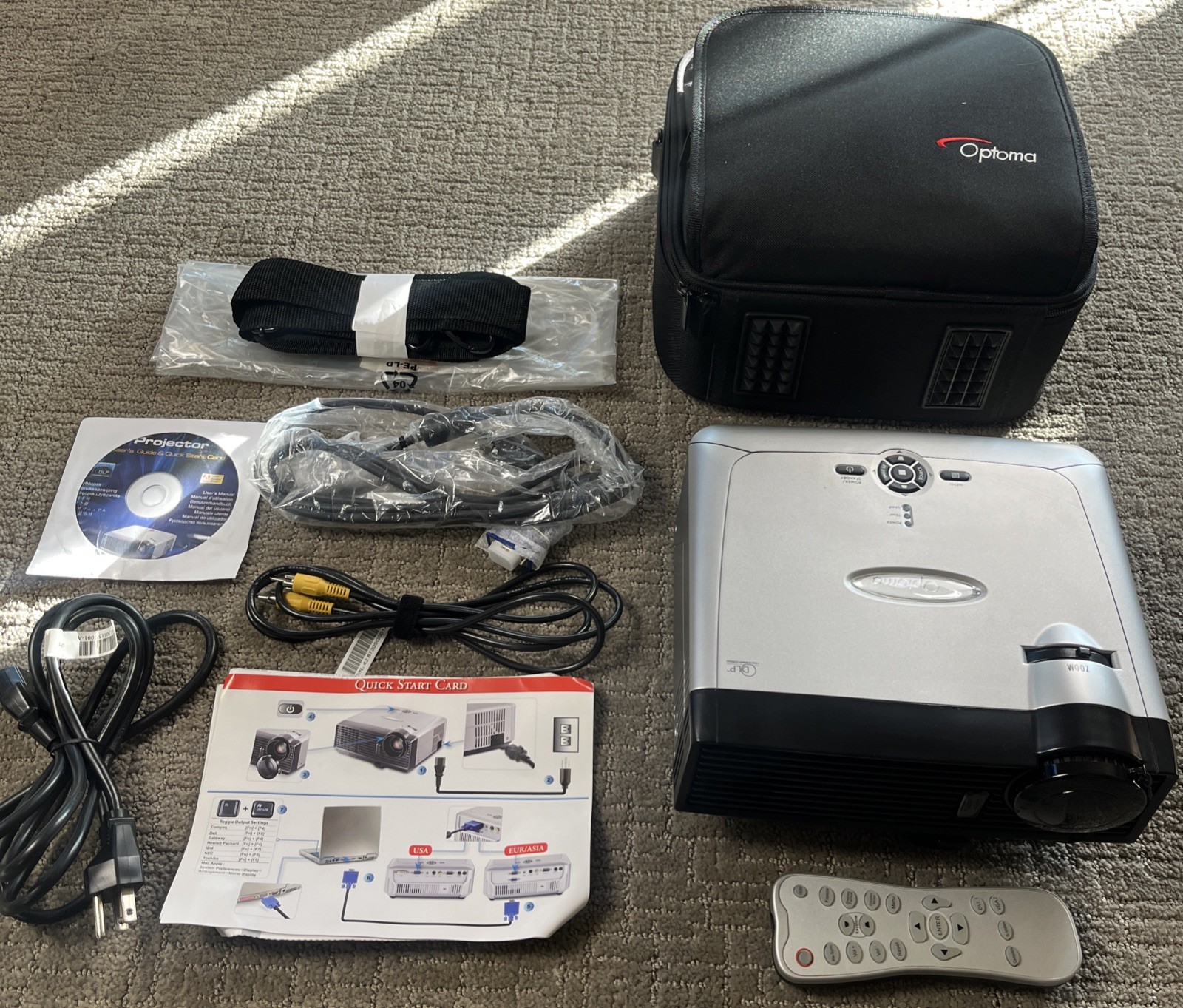 Optoma DX605R DLP Portable Projector Excellent New Complete!