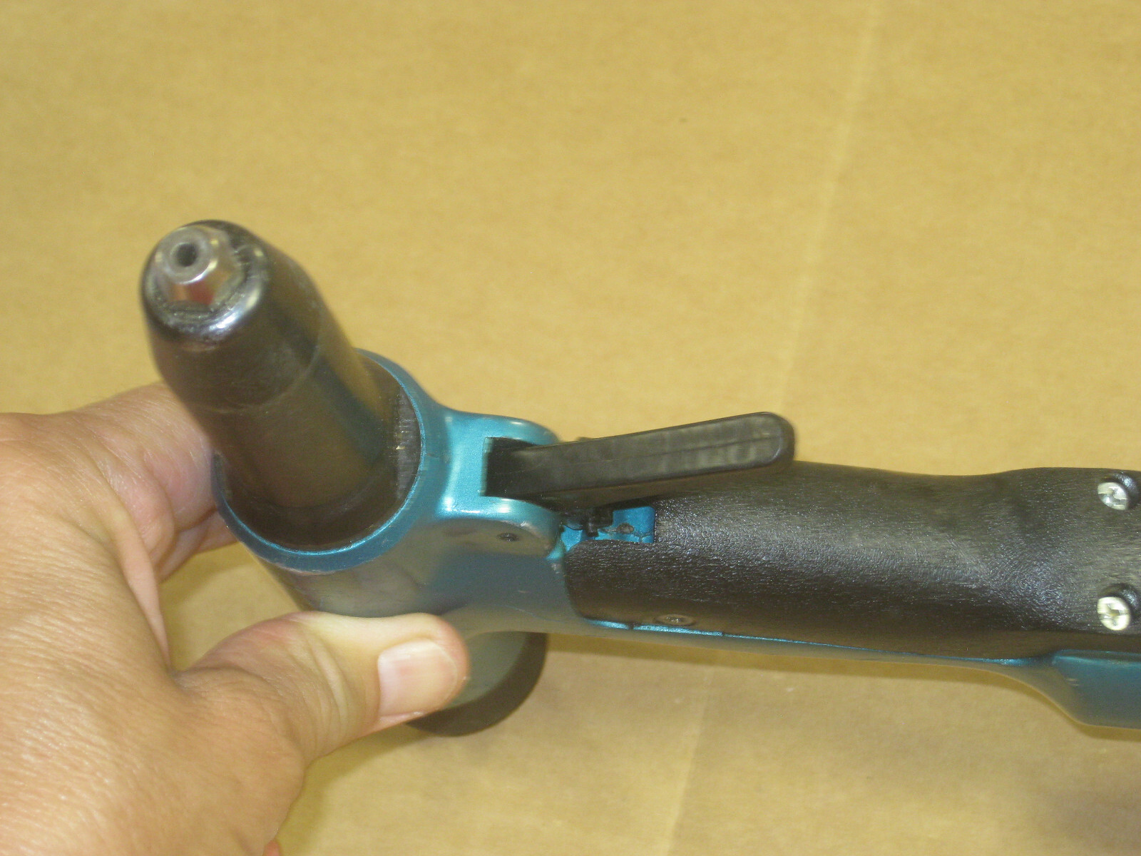 Pneumautic Pop Rivet Tool