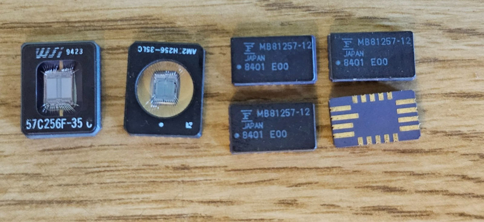 Vintage Collector Lot SRAM / EPROM / CMOS Ram Purple Ceramic CFP IC Gold