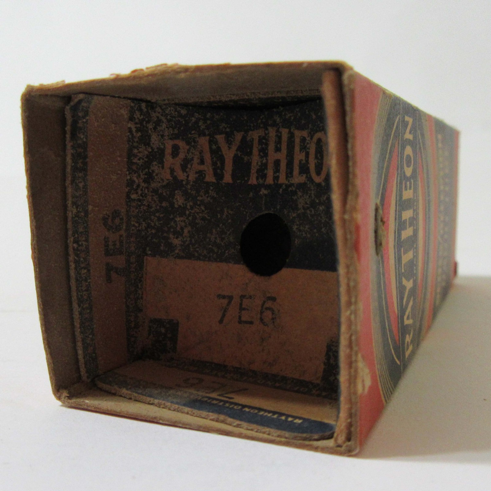 RAYTHEON ® 7E6 - Radio Vacuum Tube - New Old Stock In Box