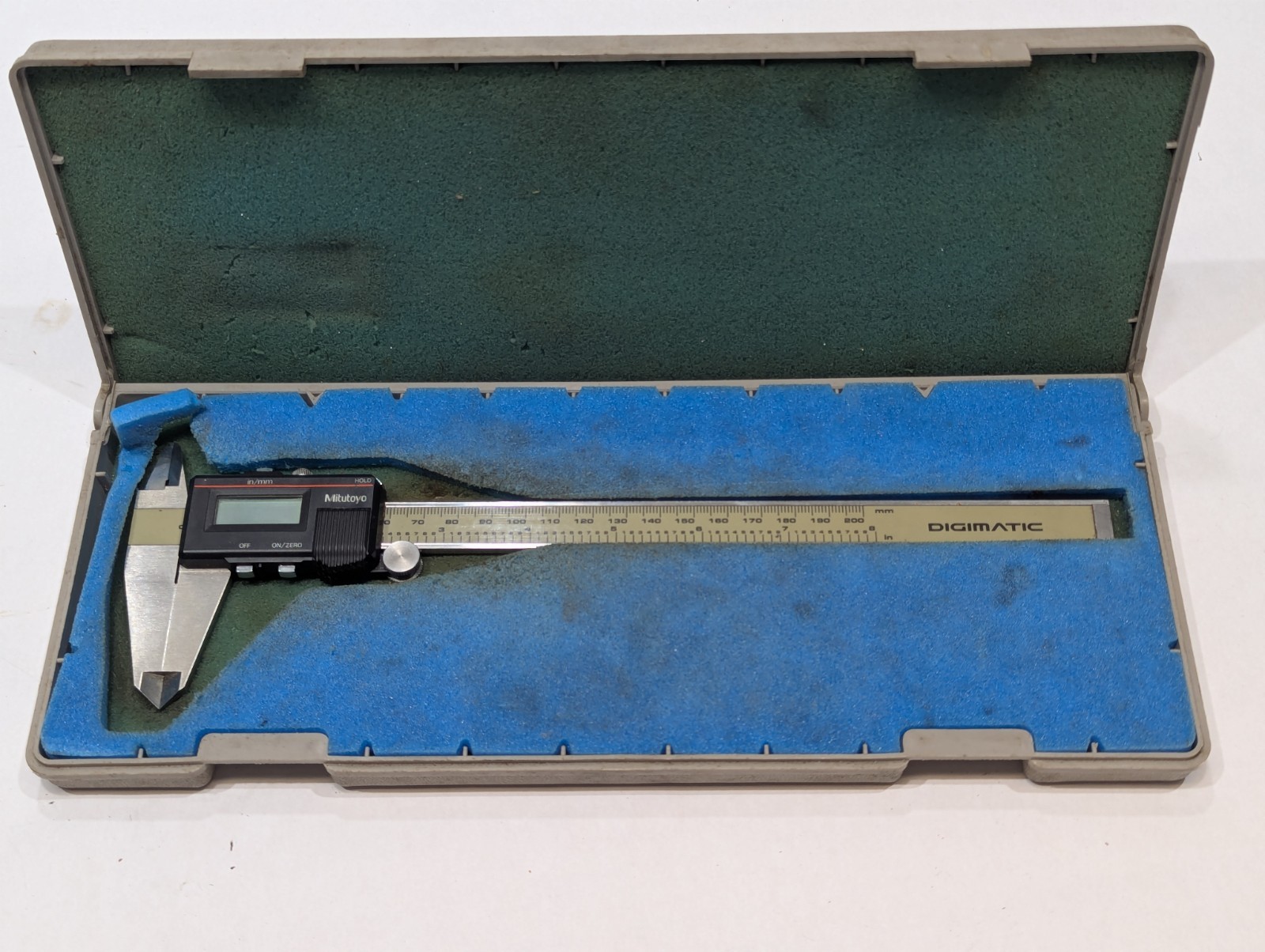 Mitutoyo CD-8"P / 500-352 Digimatic Caliper w/ Case