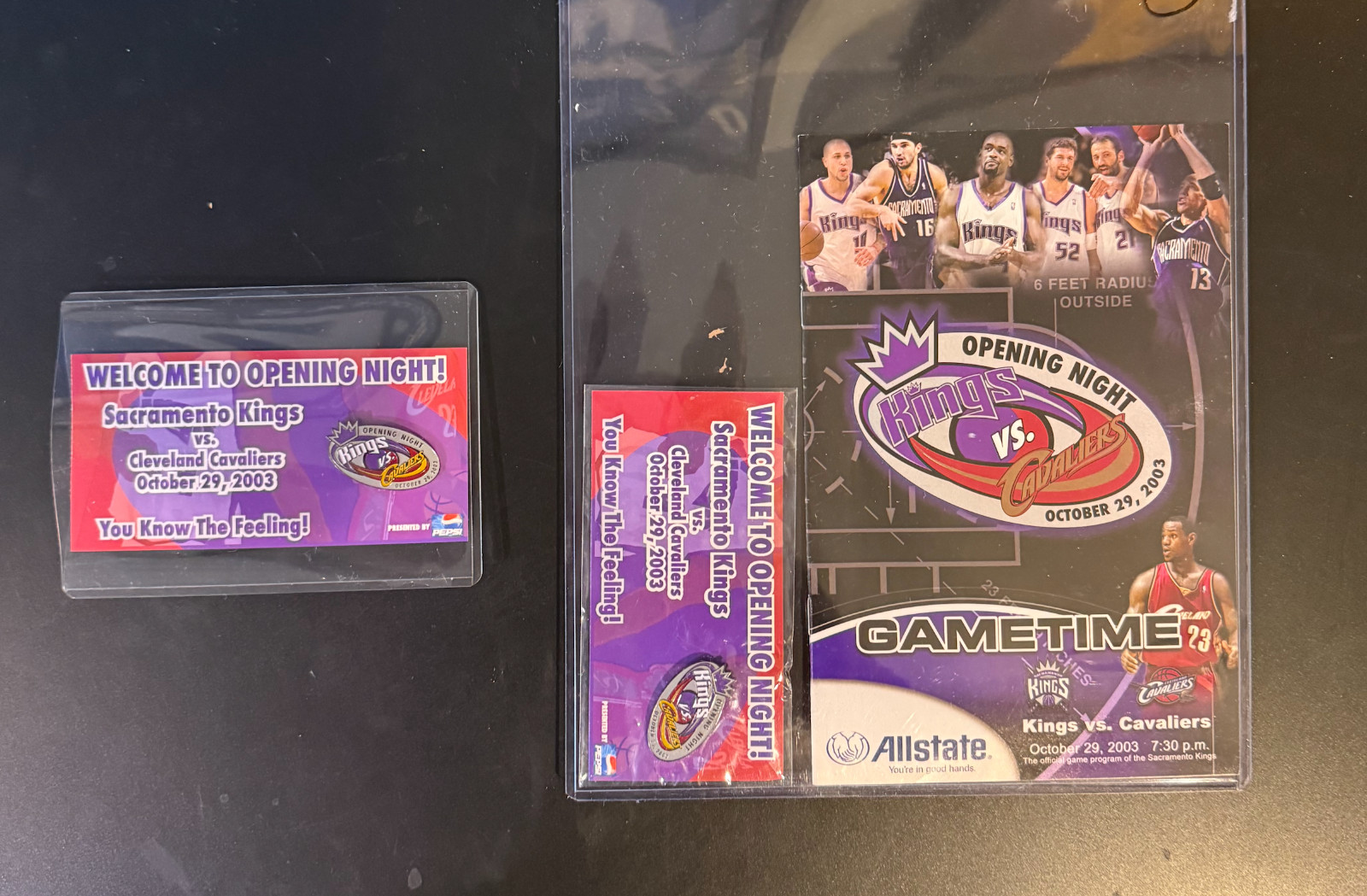LeBron James NBA Debut Gametime Program Magazine AND Two (2) Pins! Lot of 3 RARE