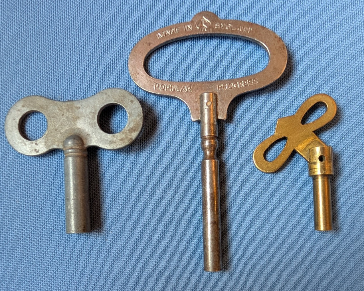 3 winder keys, brass, Popular Progress, steel, 4mm, threaded