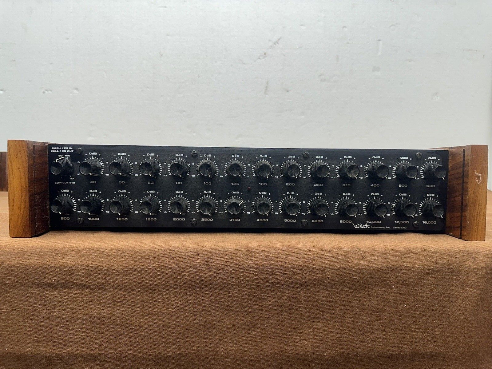 White Vintage Instruments Equalizer Model 4002 (2 counts)