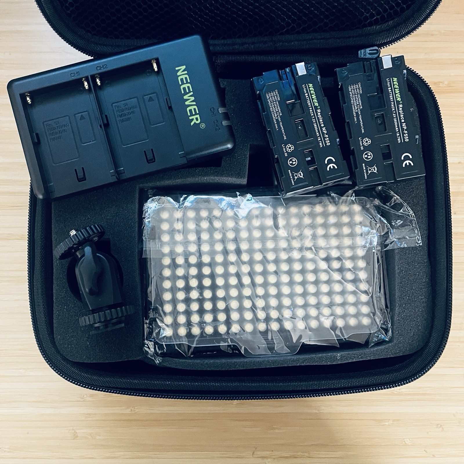 NEEWER PT-176 LED Video / Photo Light kit With Case 2 Batteries +charger