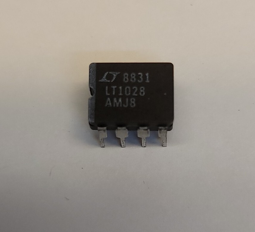 LT1028AMJ8 CDIP8 Ultralow Noise Precision High Speed Op Amp LT1028