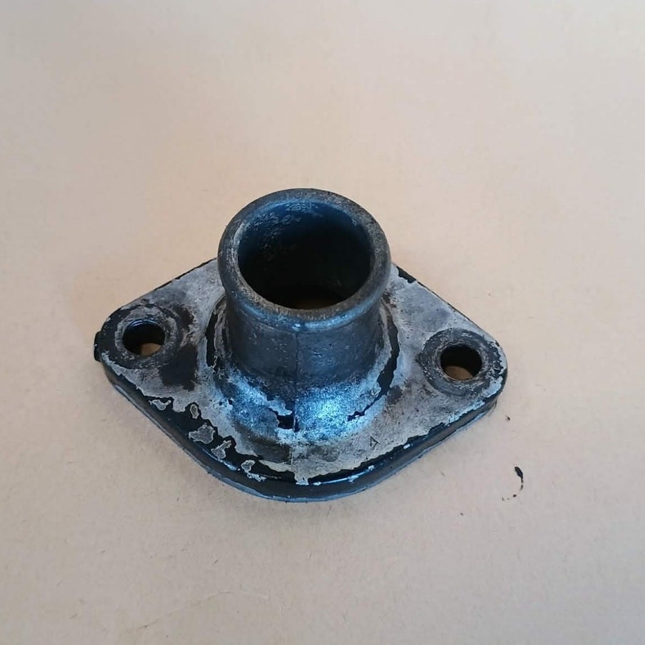 John Deere Series 220 / Deere 7775 Thermostat cover CH15535 Used (S0142)