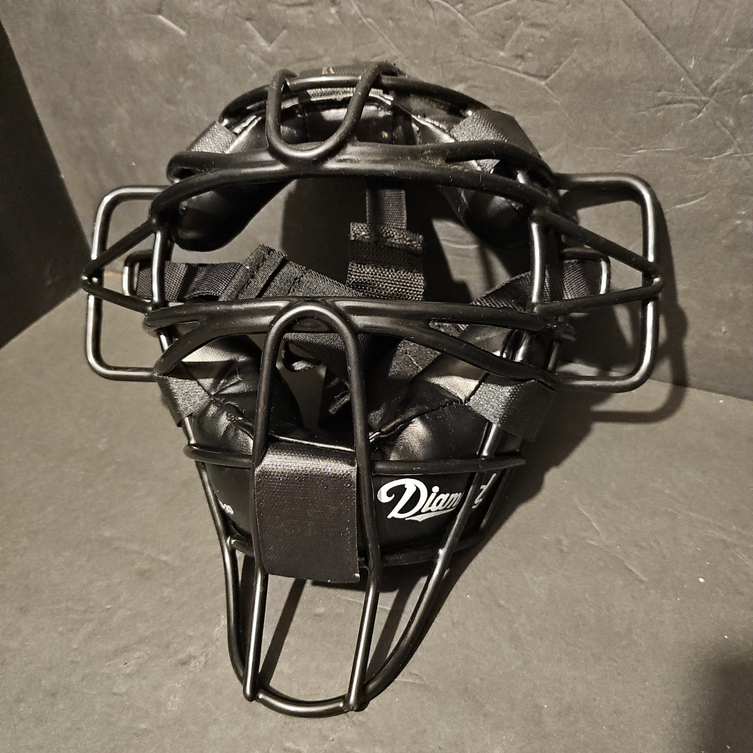 Diamond DFM 20 Umpire Catchers Mask For Youth Baseball or Softball