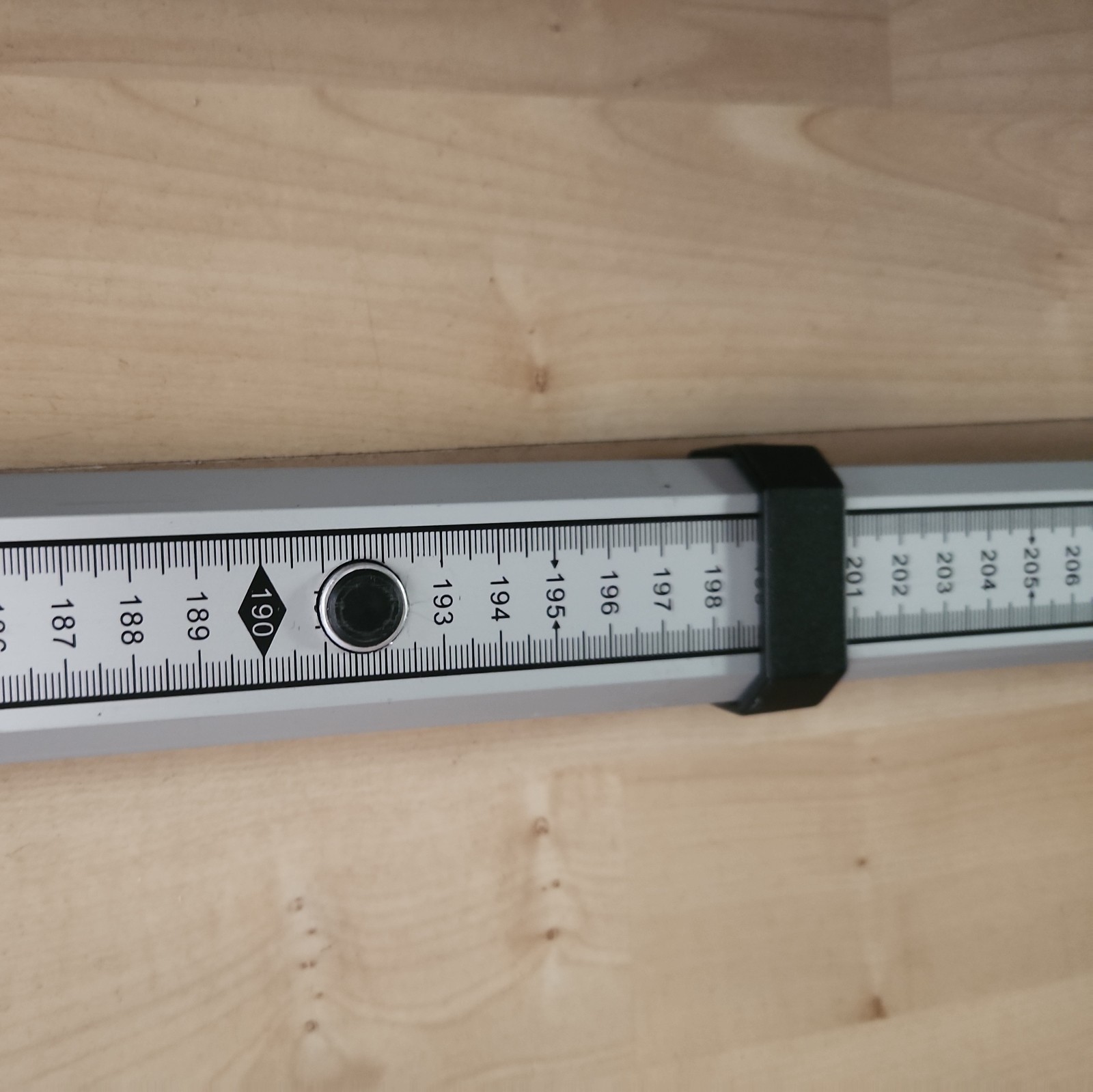 ALUMINIUM TELESCOPIC LEVELING STAFF - adjustable