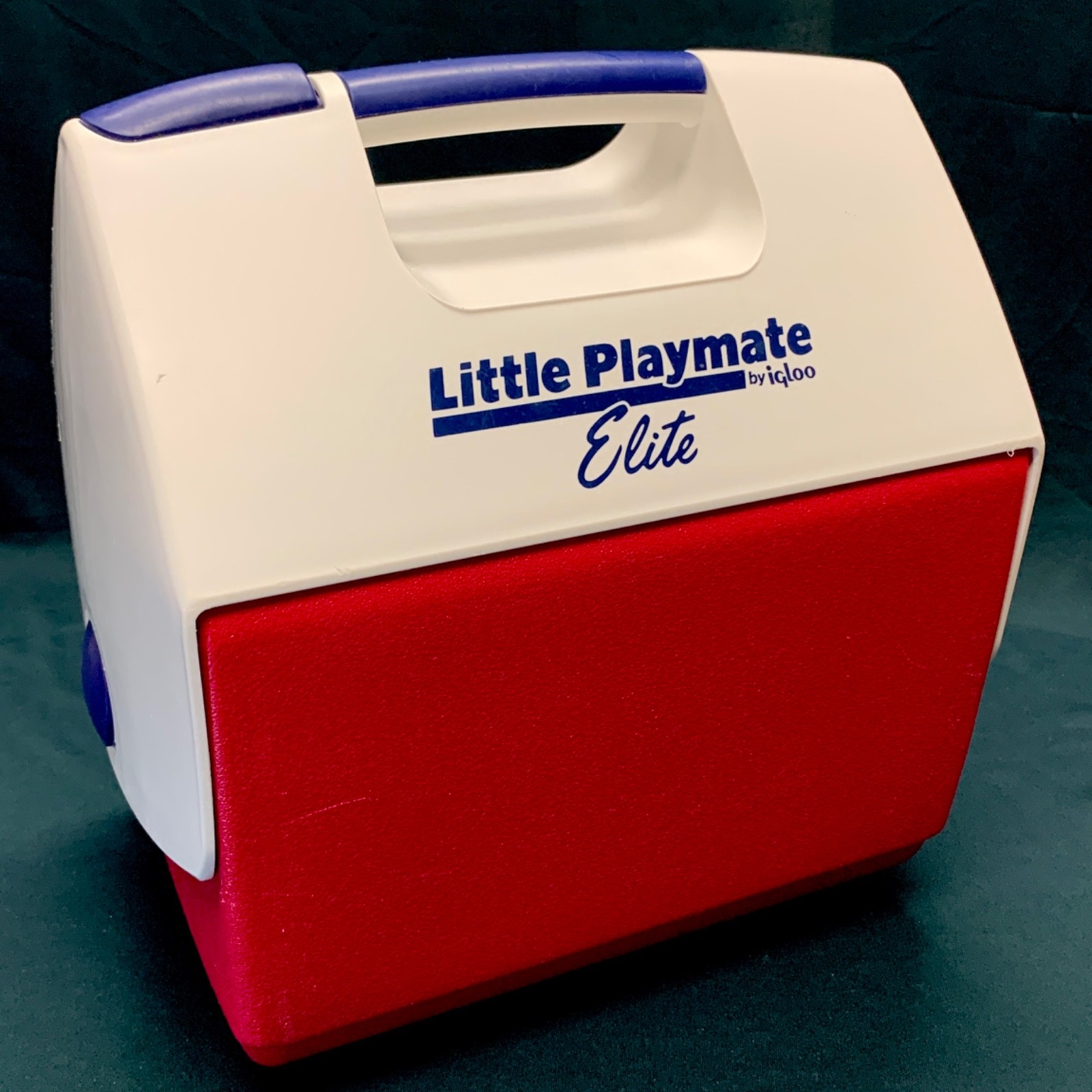IGLOO LITTLE PLAYMATE ELITE RED WHITE & BLUE 7 QT 9 CAN CAPACITY VINTAGE
