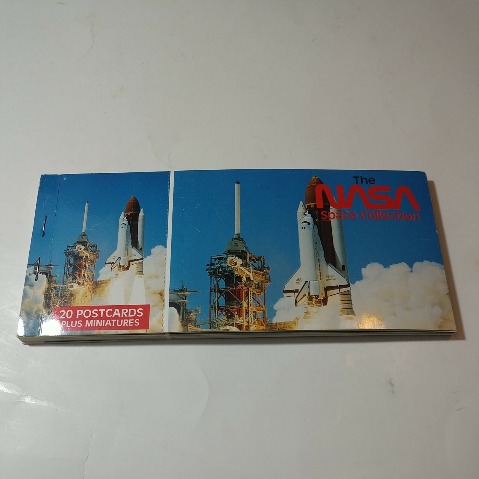BOOKLET OF 20 PICTURE POSTCARDS OF NASA IN SPACE INCLUDING MINI CARDS