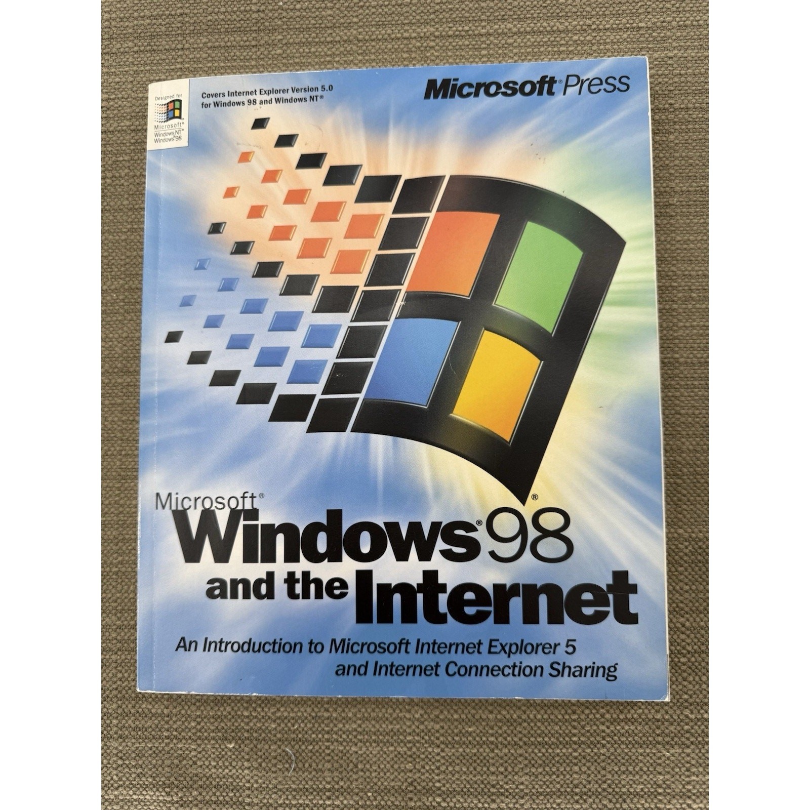 Vintage Microsoft Windows 98 and the Internet Guide Book 1998 Manual PC Computer