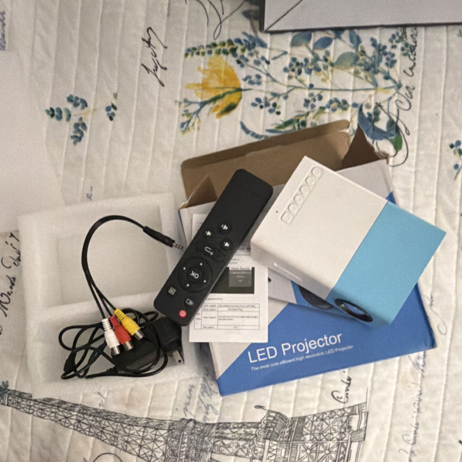 LED Projector LED Multimedia Projector Portable Mini White/Blue HDMI USB