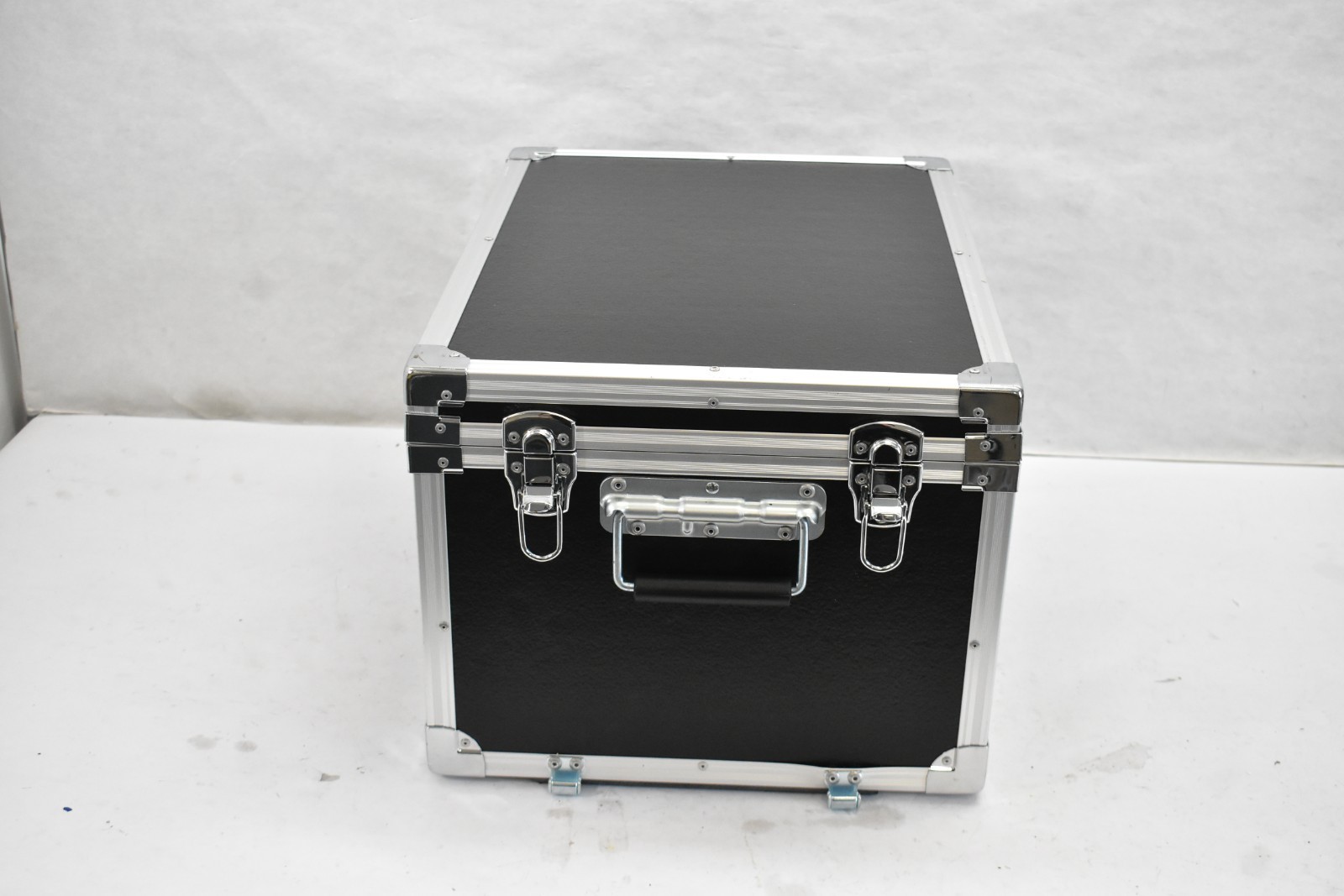 Heavy Duty Utility Case Aluminum Hard Shell w Foam Padding Interior READ