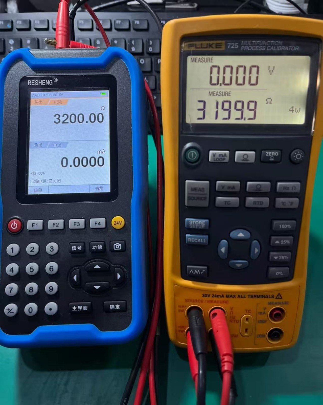 FLUKE 725 MULTIFUNCTION PROCESS CALIBRATOR W/ LEADS & CLIPS FREE SHIPPING TESTED