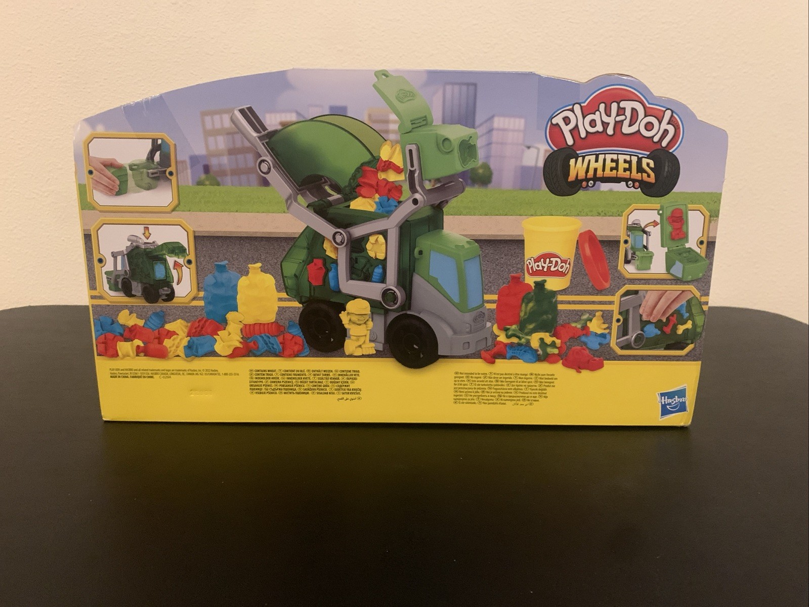Play-doh Wheels 2-1 Garbage Truck Play set New