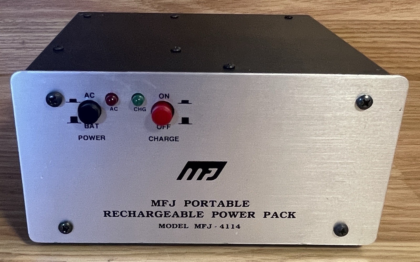 MFJ-4114 Portable Rechargeable Power Pack for QRP HAM RADIO SETS Comes Charger