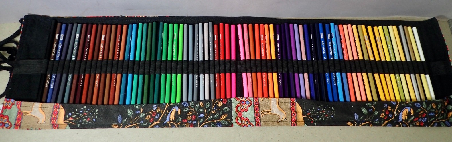 Vtg Star-Joy Tapestry Roll Carrier Canvas Fabric 8x32 w/ Set of 71 Color Pencils
