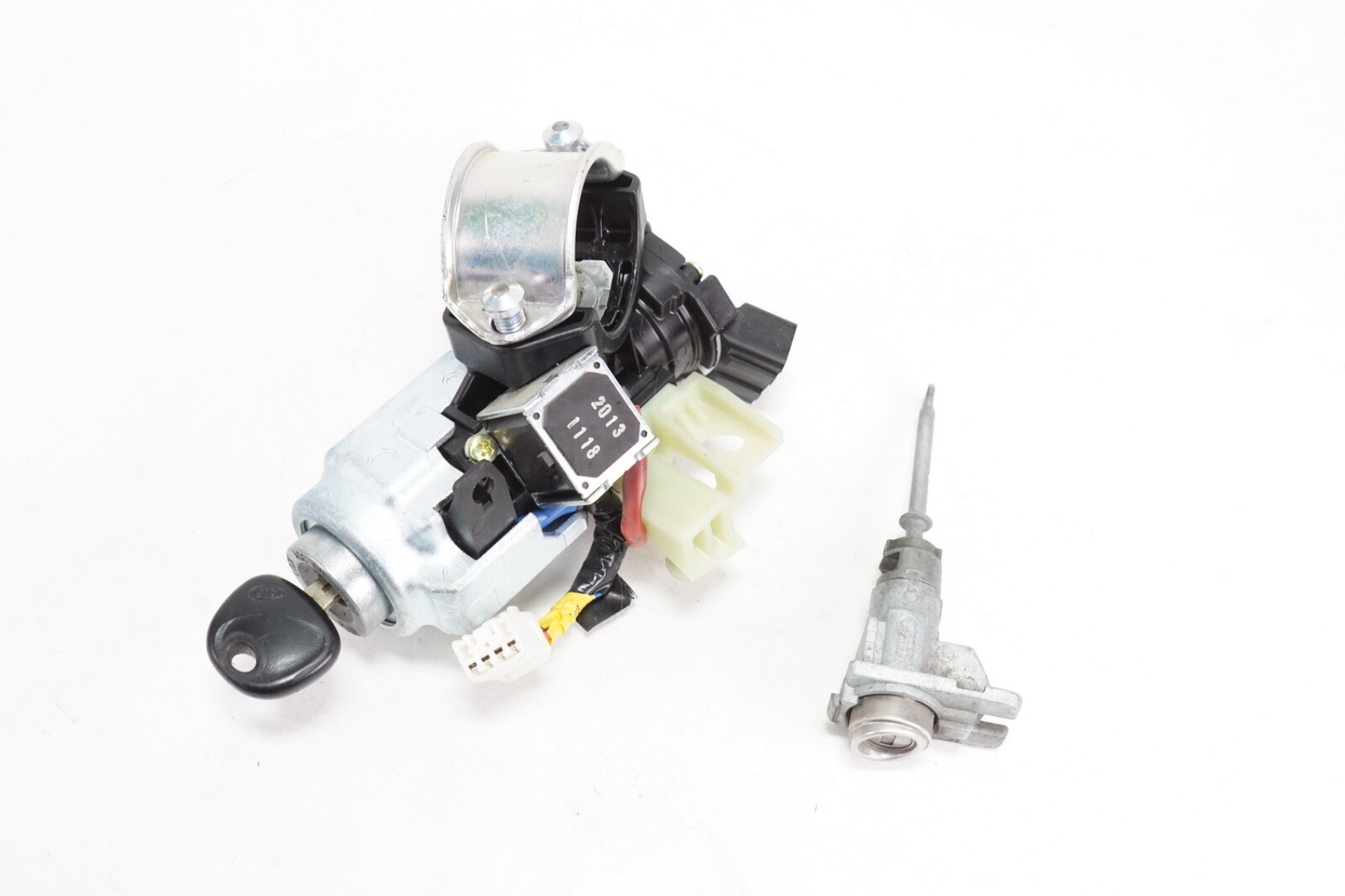 KIA SOUL Ignition Lock Cylinder Key OEM 2014 - 2016