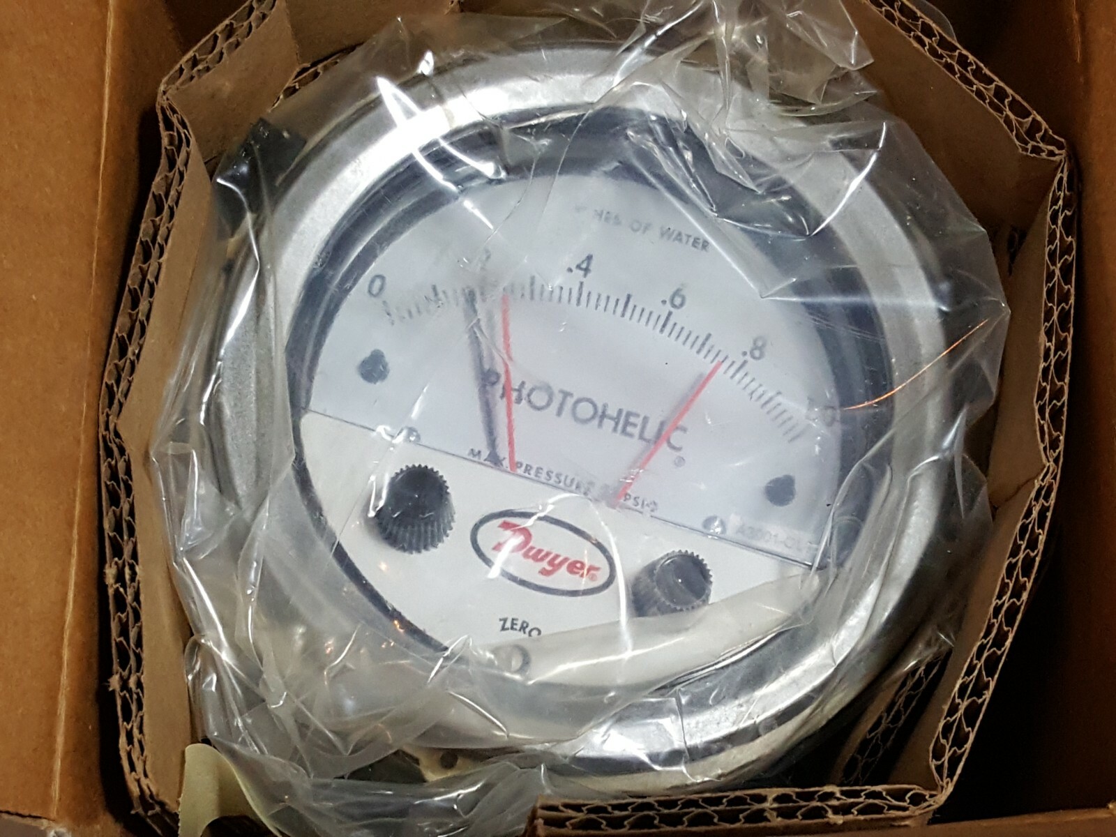 NEW (Read) Dwyer Model A3001-OLS Photohelic Pressure Switch / Gauge w35v water