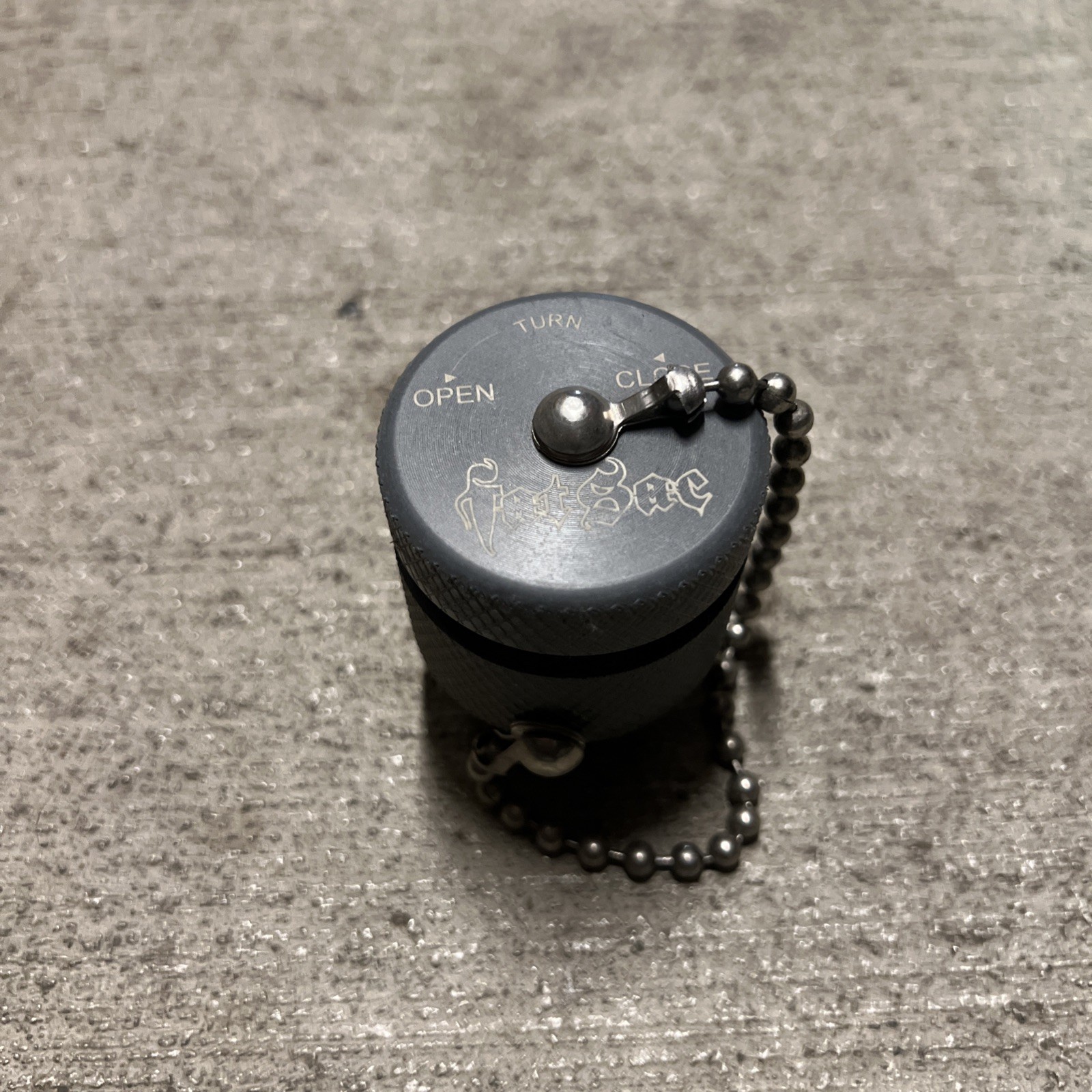FATSAC FEMALE QUICK CONNECT VALVE WITH CHAIN AND CAP