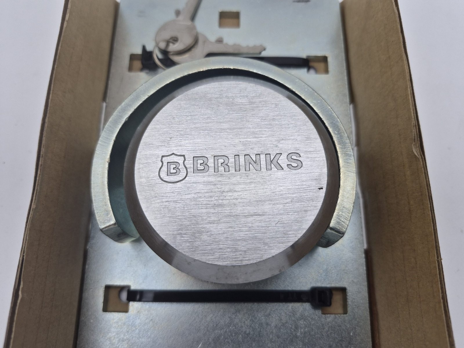 Brinks Combination Puck Lock and Round Hasp