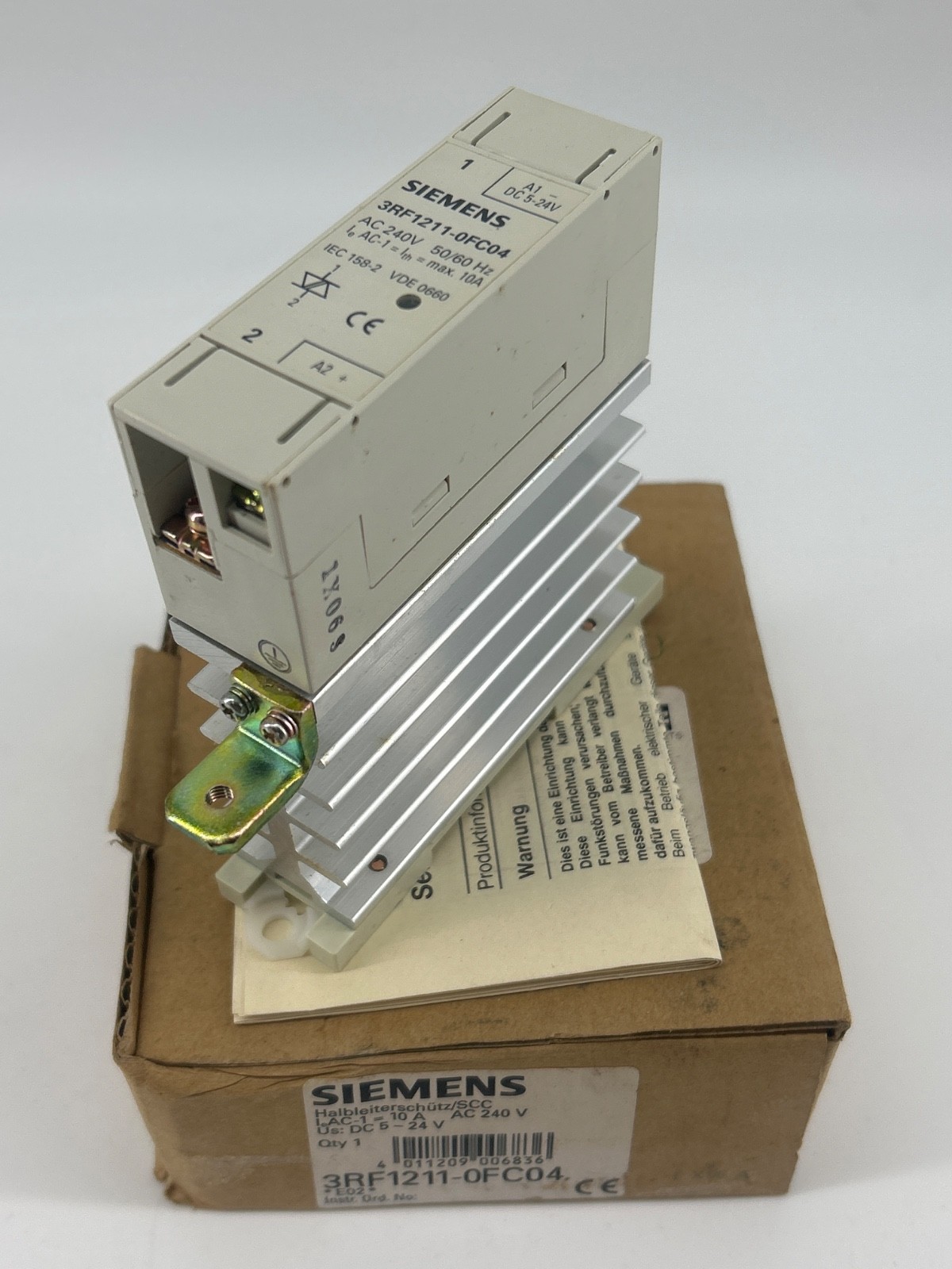 NEW SIEMENS 3RF1211-0FC04 SOLID STATE RELAY