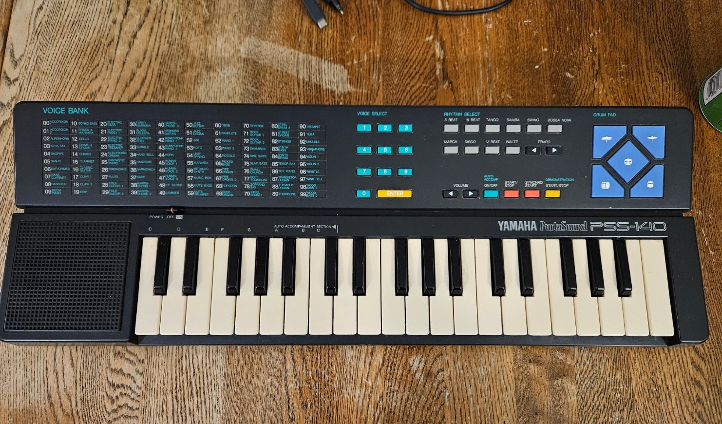 1980s YAMAHA PSS-140 PORTASOUND ELECTRONIC KEYBOARD VOICE BANK, DRUM PADS WORKS