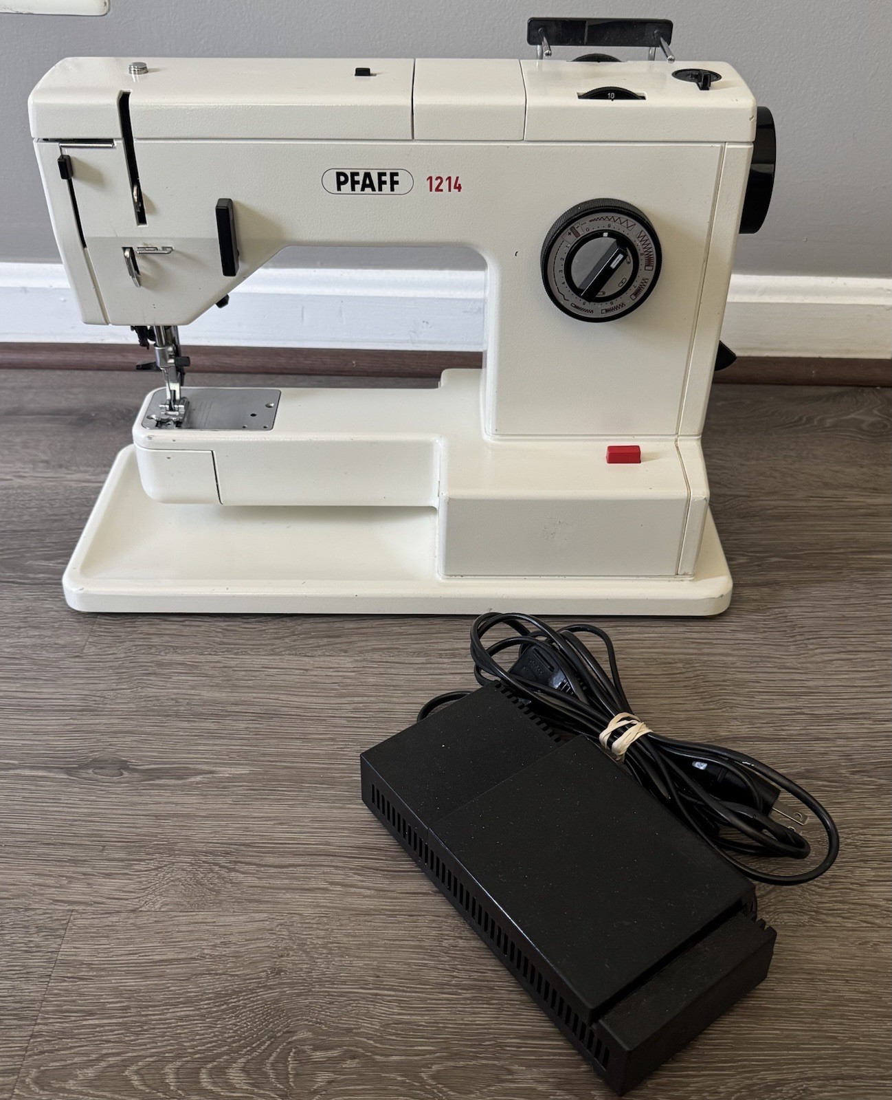 Pfaff 1214 Sewing Machine + PEDAL Tested Works GREAT 🔥🔥