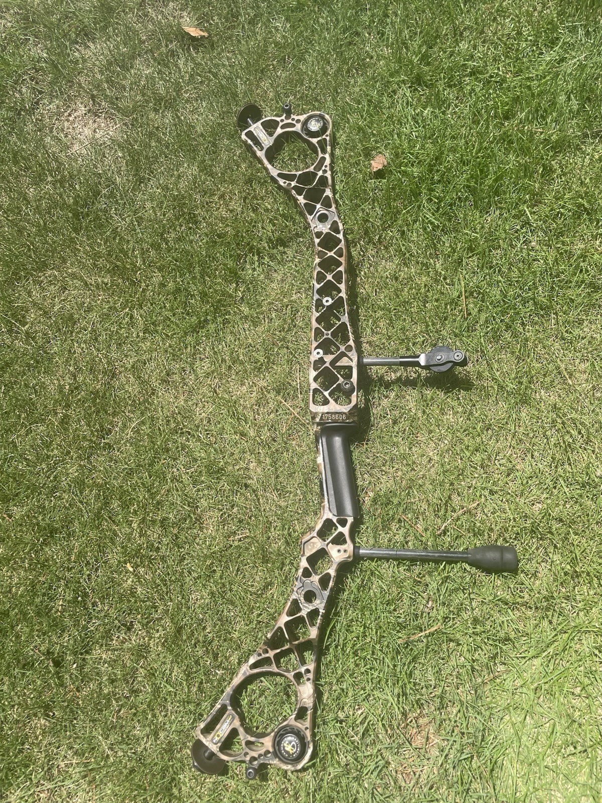Mathew’s HTR No Cam Left Handed Bow Riser