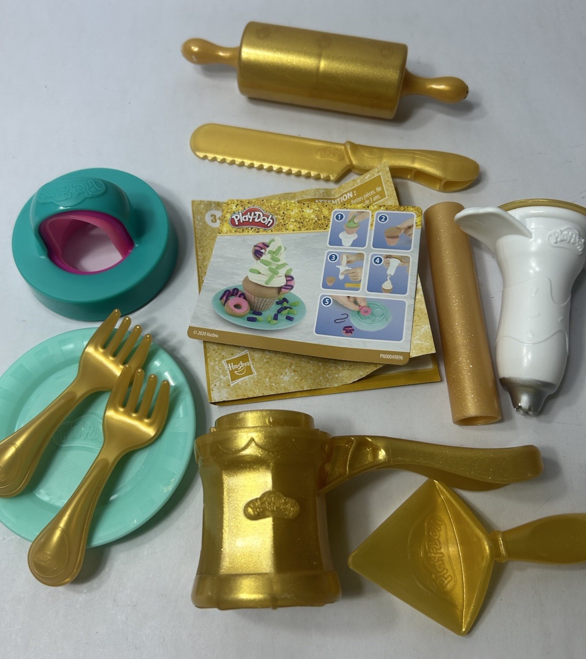 Play-Doh Gold Collection Gold Star Baker Playset Tools
