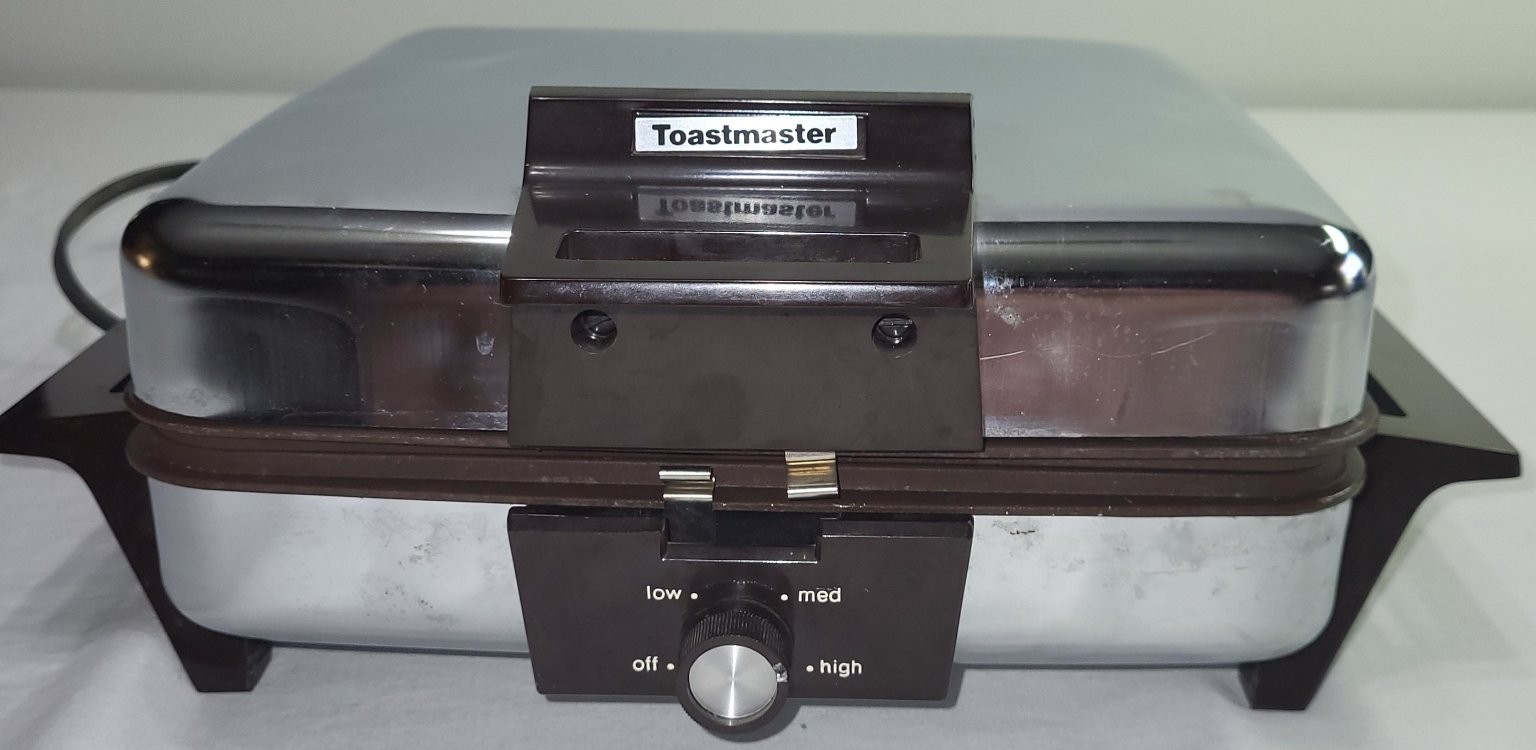Toastmaster Model 269A Waffle Baker Stainless Steel Removable Reversible Plates