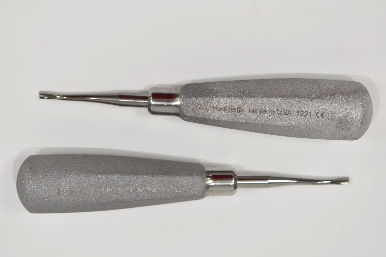 TWO Hu-Friedy Serrated Periodontal Elevators Model E77R 🔷Great Condition