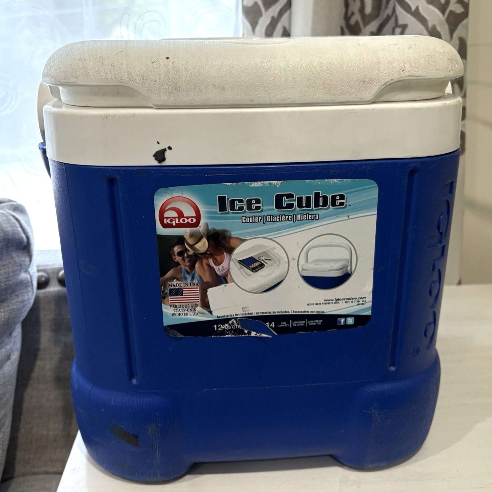 Igloo Ice Cube 12 Quart 14 Can Plastic Cooler Blue White Top Compartment Handle