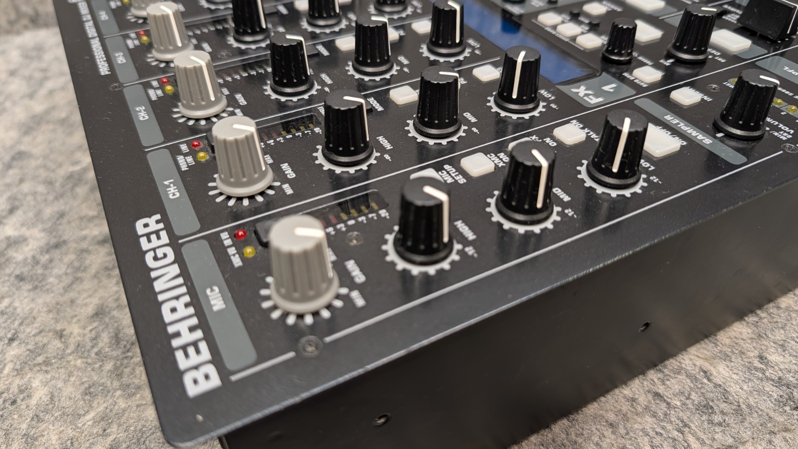 Behringer DDM4000 Digital DJ Mixer 4-Channel USB Tabletop Echo Reverb Filter