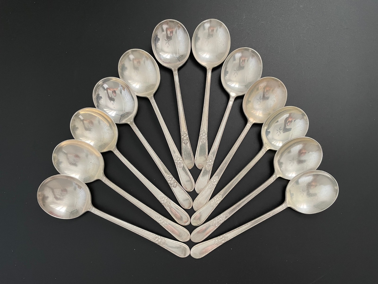 83 Pieces 1847 Rogers Bros Adoration 1930 Silverplate Flatware Set Service for 7