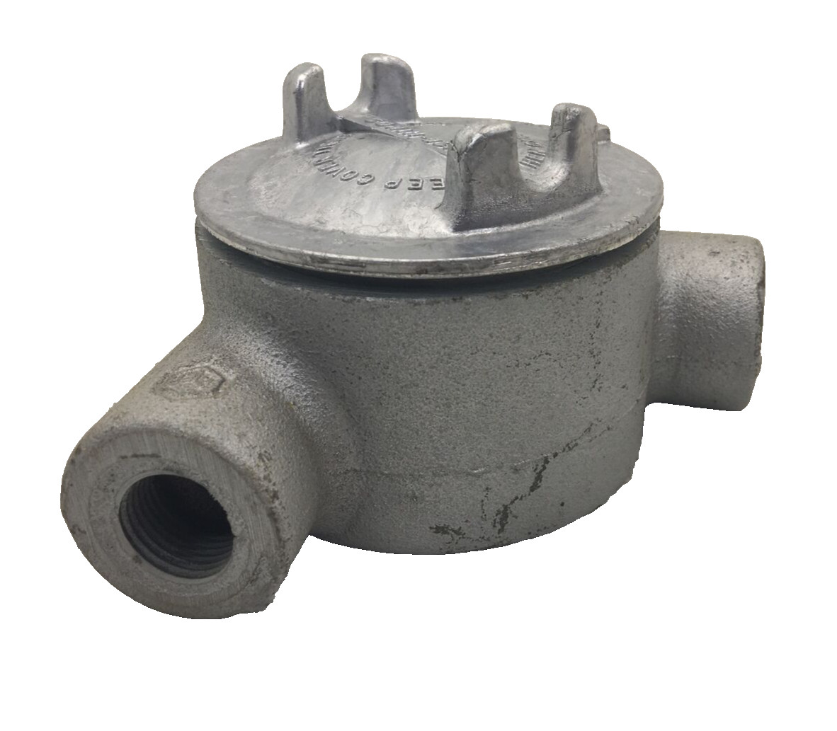 GUAN16 CROUSE HINDS 2 HUB ROUND CONDUIT OUTLET BOX WITH COVER AND 1/2 INCH HUBS