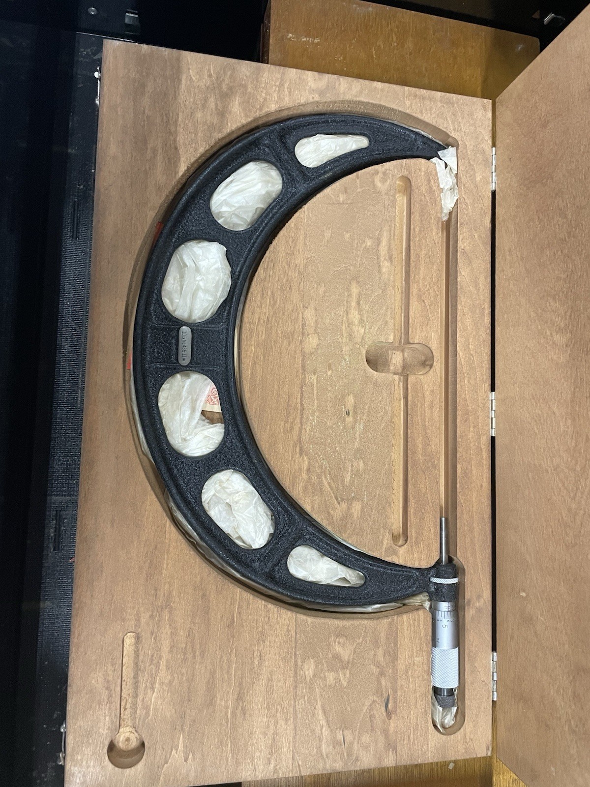 Starrett 436-11 Outside Mechanical Micrometer 9-10 in 0.00100 in Resolution
