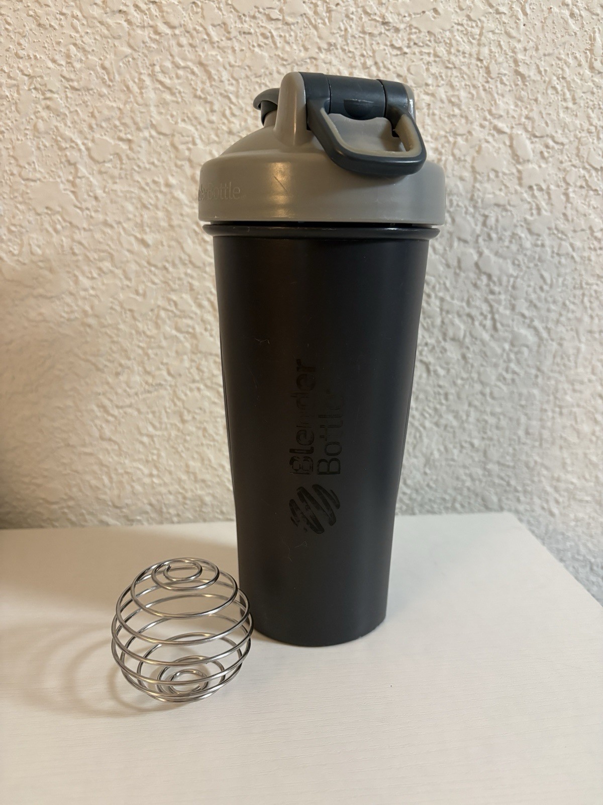 Blender Bottle Shaker Classic 28oz with Blender Ball Gray Lid Pre-Owned
