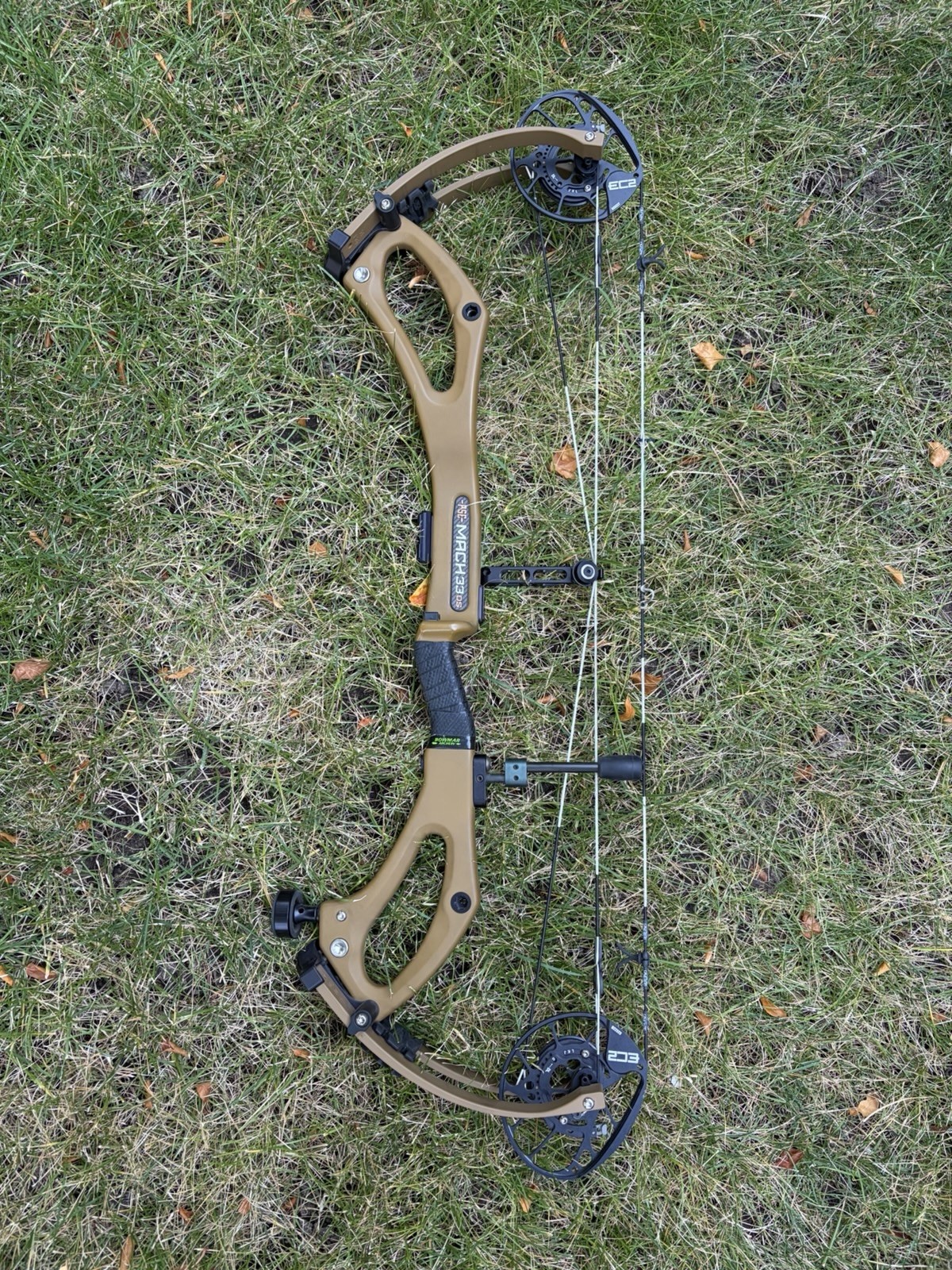 PSE MACH 33 EC2 (RH 70# 26.5 - 31”) WITH FULL TITANIUM KIT AND GRIP TAPE